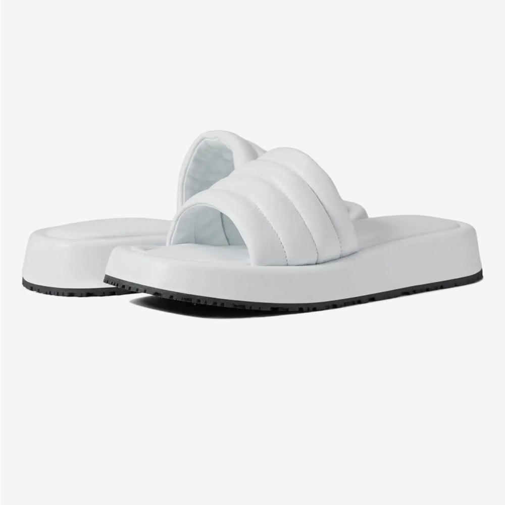 P448 Fergie Flats